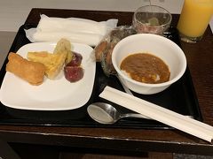 ＴＩＡＴラウンジで初カレー。

夜だといろいろ盛りだくさんなのね。