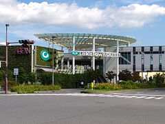 アウトレットモールの入り口付近。