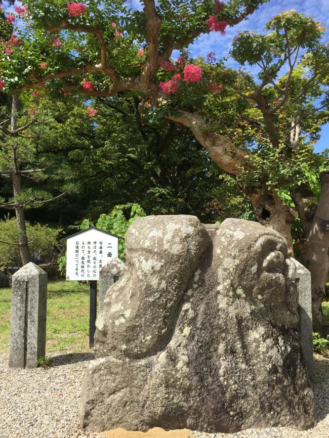 寺の奥には<br />人の心の善悪２相を表したとされる 二面石 があります<br /><br />後で調べたら、左を向いてるのが悪面　右が善面なんだそうです<br />