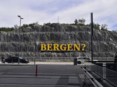 ベルゲン駅からベルゲンライトレールに乗って空港へ。

ベルゲン？・・・の？はどういう意味？？

ベルゲン発１６：２０
ノルウェー航空でオスロへ。
