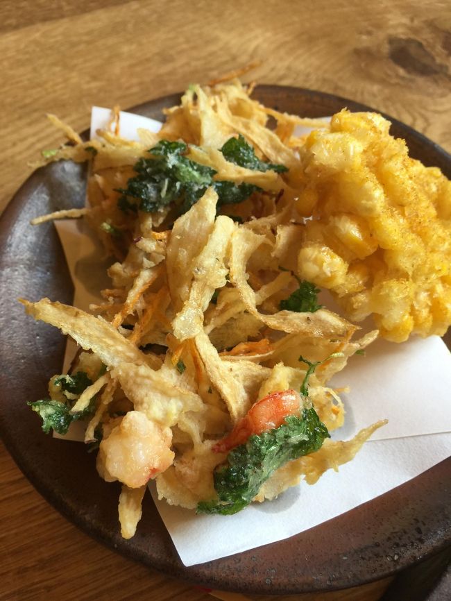 このかき揚げすごく美味しい<br />特にこのとうもろこしのかき揚げは味が濃いね<br />こういうの東京にあったら食べ行くよ～