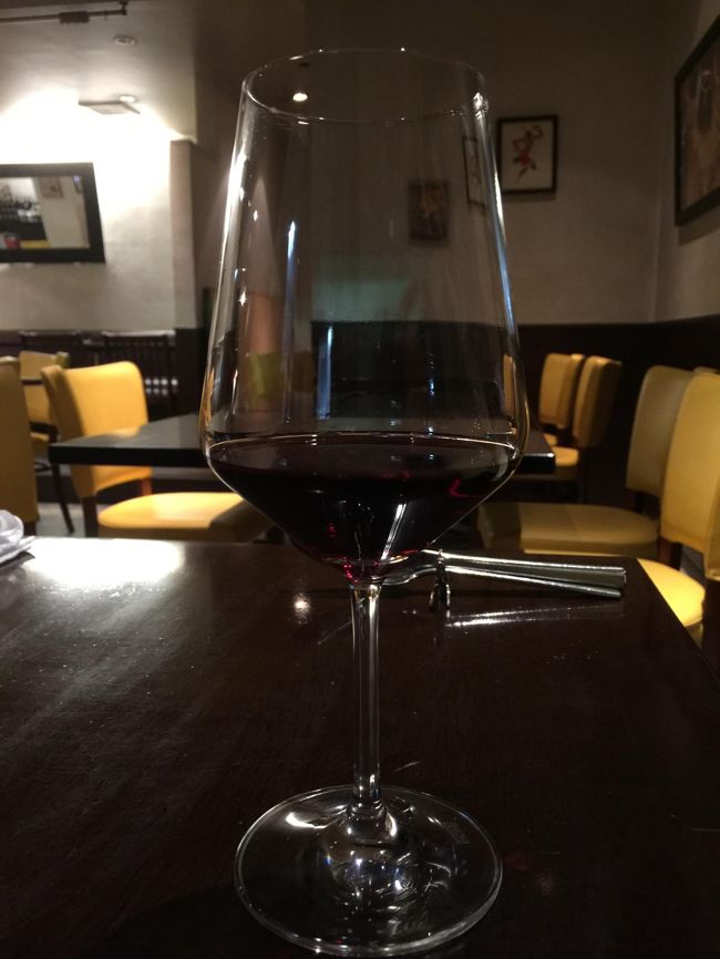 このグラスも足が細くて素敵