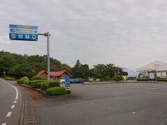 新東名を沼津長泉ICで下り、伊豆循環道で南下。修善寺から西へ向かい、7時半過ぎには《だるま山高原レストハウス》に来ました。