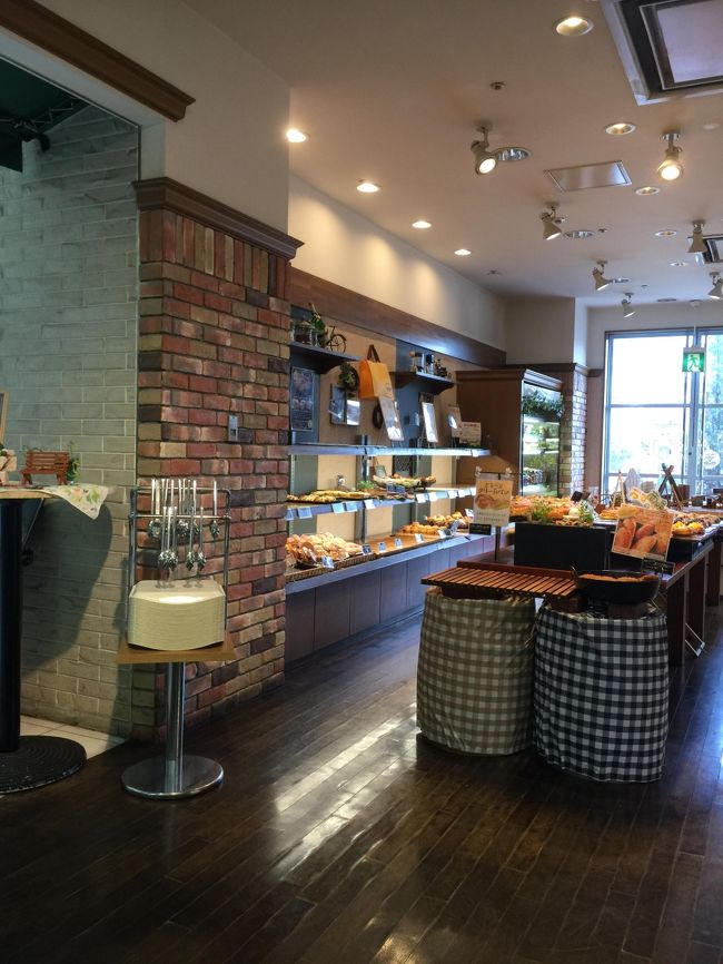 行く度に焼きあがったクリームパンや、カレーパンなども食べてみたいと思うのだけど・・・<br />やっぱ、サンドイッチが美味しいから食べてしまうと<br />それだけでお腹が膨れるんだよね