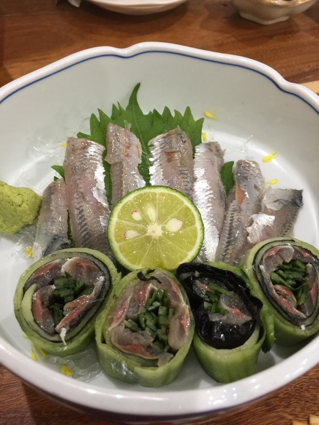 気を取り直して夜は寿司 鶴　にくりだしました<br /><br />こちらは、いわしのお造り♪<br />脂が乗ってて美味し～よ～<br />見た目も美しい