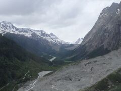 ３６０度ゴンドラが回転しながら上ります。まずは中間駅まで。
乗った時に見えていた風景。