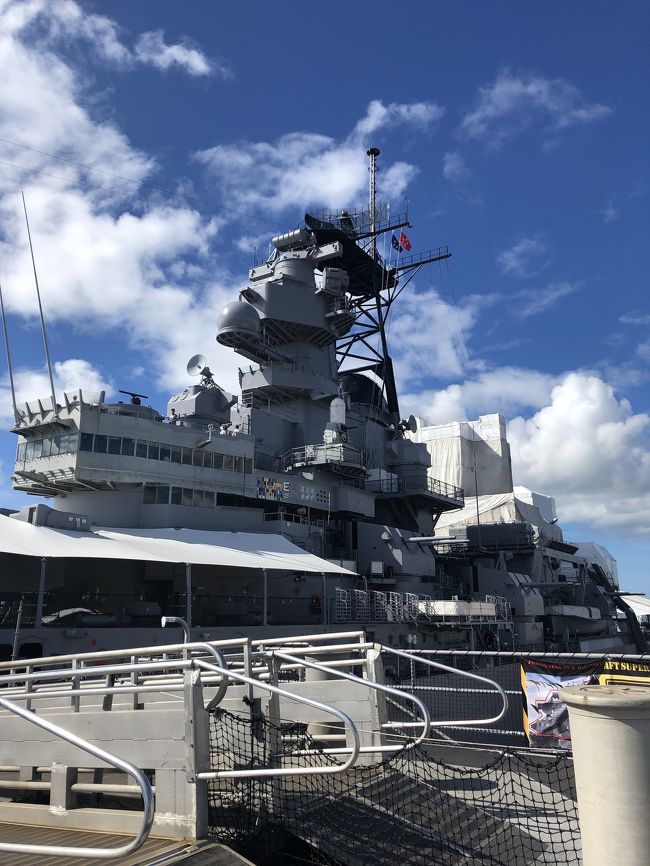 戦艦ミズーリは、1944年にニューヨーク海軍造船所で浸水しました。<br />全長270.4m、最大幅33m、高さ66mです。<br />太平洋戦争・朝鮮戦争・湾岸戦争に参戦し、1998年から、パールハーバーで公開されているそうです。