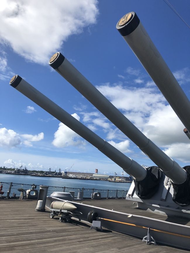 １６インチ砲、近くで見ると迫力があります。<br />撃つ時は、船体から９０度左右に向けるそうです。<br />