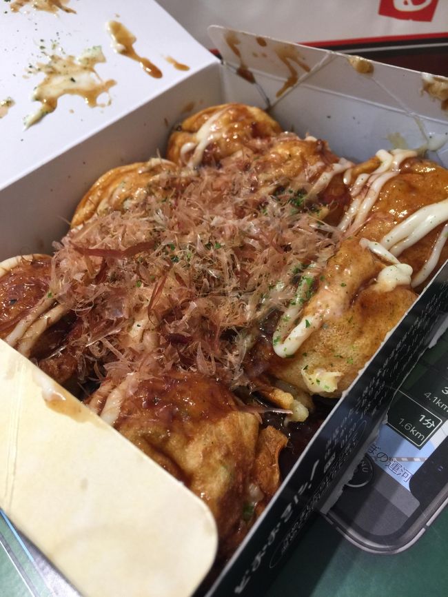 個人的には銀だこの方が好きだけど、、<br />やっぱ出来たてなら何でも美味いわ！<br /><br />っと、SAの大画面TVで大相撲がっ？！<br />おおおおおっ、またしても炎鵬勝ちました！！！