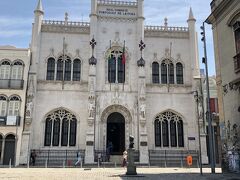 翌日はセントロ観光です。
まずは、メトロでカリオカ駅へ行き、そこから歩いて王立ポルトガル図書館へ