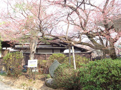 近くに在った絵島囲み屋敷を見学しました。
ここは江戸中期に大奥で絶大な権勢を誇った絵島が、高遠で幽閉されていた屋敷です。