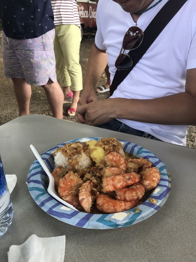 6人で、この普通サイズ3つとハーフサイズ3つを注文しました。1人ひとつお皿がある方が食べやすそうだったので。柔らかい殻なので、剥かずにそのまま食べられるのがラクでした。