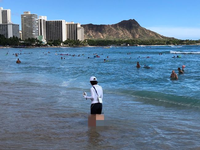 ホテルに戻ってちょこっと海へ。前回、12月は水が冷たくて入らなかったですが、ぬるくて気持ちいい。。