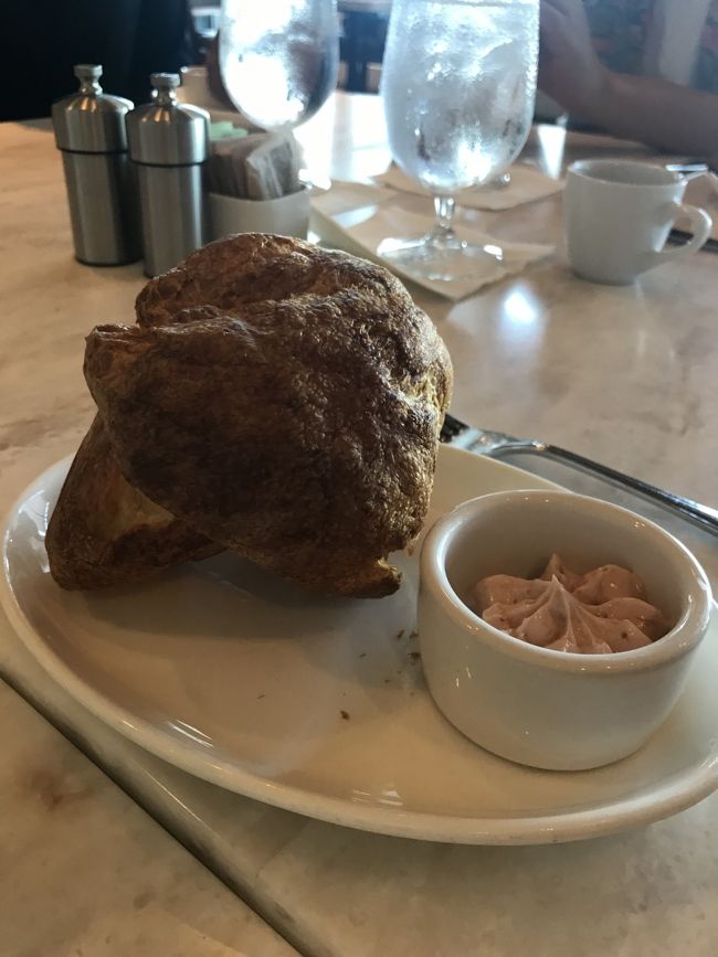 アラモアナセンターをプラプラして、お昼はマリポサへ。ポップオーバー。美味しいけどこの後を考えて、おかわりは我慢しました。