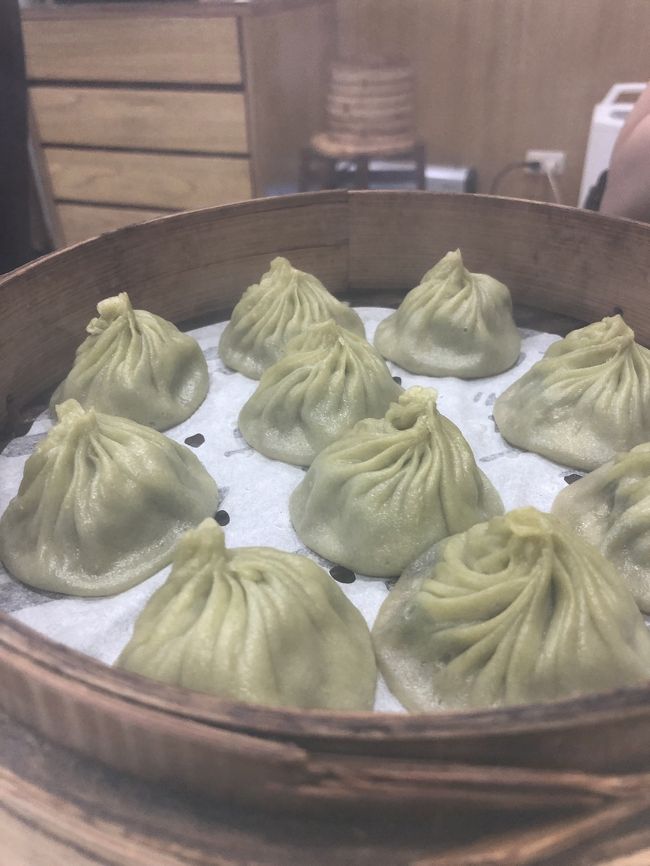 あとは烏龍茶が練りこまれた小籠包！ほんのり香りがして美味しかったー。やっぱり小籠包は熱々のうちに食べなくてね！<br />炒飯も頼みましたが写真撮り忘れ。。