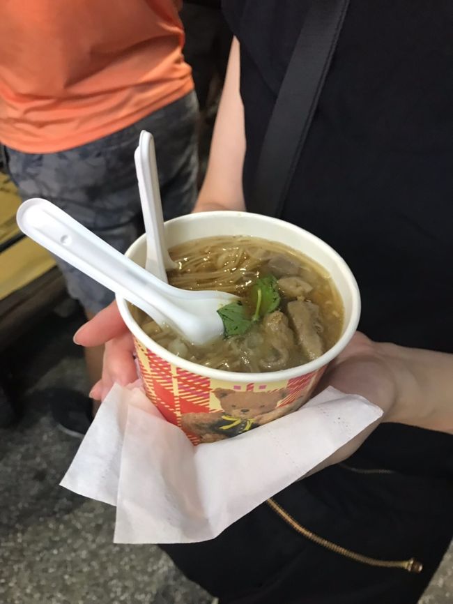 モツ入り麺線も。熱々だけど、日本人の口に会うお味でこれもペロリと食べちゃいました。地下のお店より、地上の麺線や胡椒餅のが美味しかったです