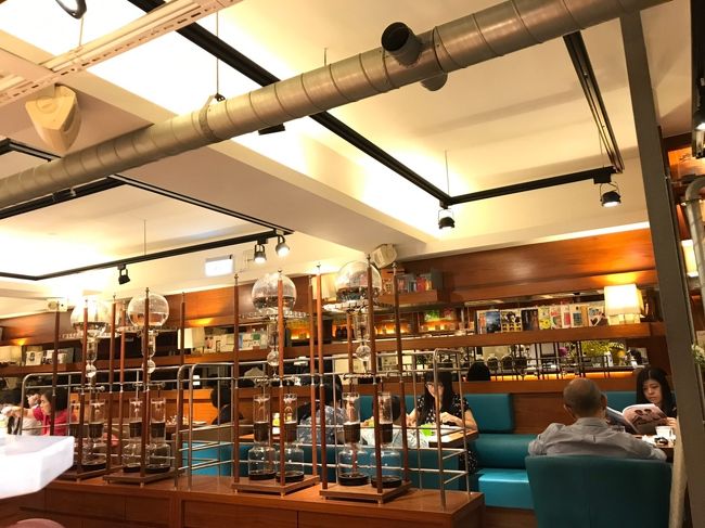 夏の台北は暑くて、休憩ばかり。。<br />Melange Caféで休憩です。