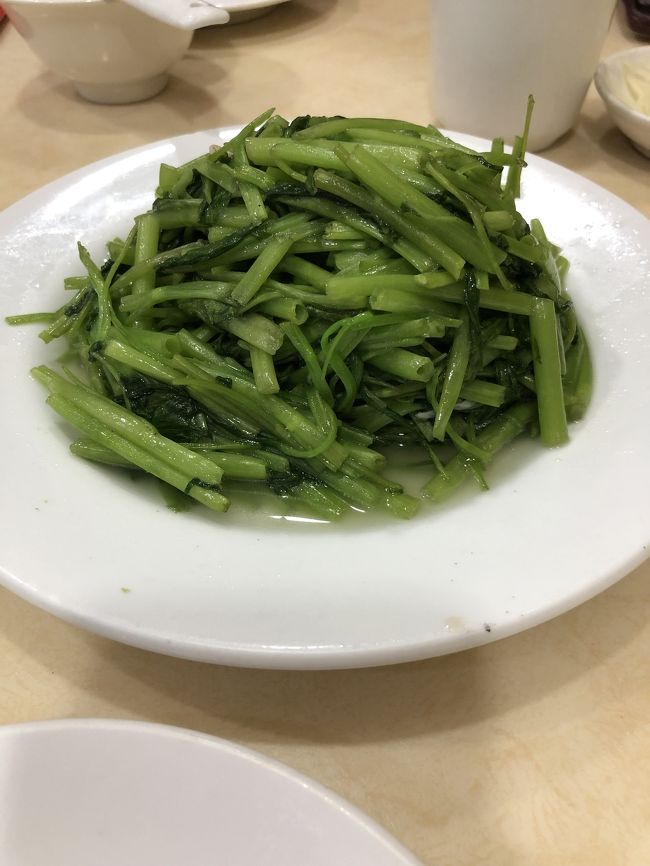 まずは空芯菜。ついつい頼んじゃう品。