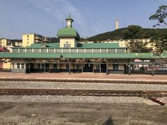 旅順駅、ロシア風かな、朝夕に列車が走るそうで現役の駅。