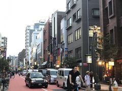 開場は5時30分。
オレンジ通りと伝法通りをぶらぶらします。