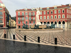 朝、小雨の中を走りました。