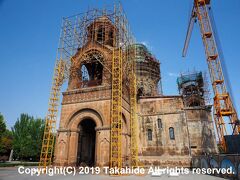 エチミアジン大聖堂(???????? ???? ?????)

世界遺産に登録されている303年に建立されたアルメニア正教会(??? ?????????? ???????)の総本山で世界最古の大聖堂(の一つ)です。


エチミアジン大聖堂：https://en.wikipedia.org/wiki/Etchmiadzin_Cathedral
エチミアジン大聖堂：https://www.armenianchurch.org/index.jsp?sid=1&id=2360&pid=4
世界遺産：https://whc.unesco.org/en/list/1011/