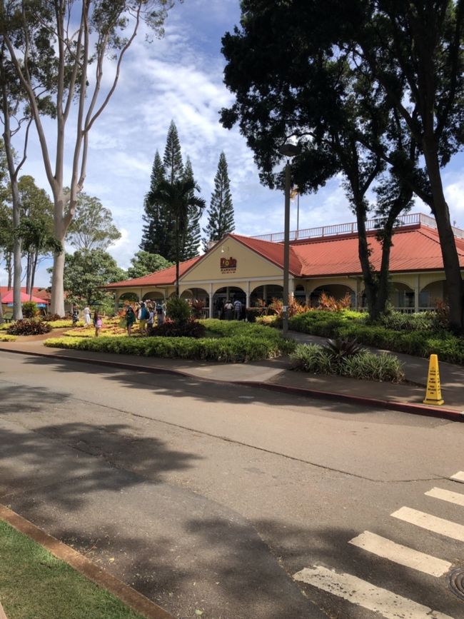 2日目の朝食は、ホテル内のホノルルコーヒーで軽く済ませて、レンタカーで出かけます。