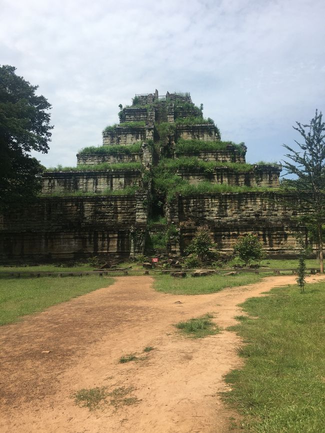 コーケー遺跡のピラミッド型寺院です。