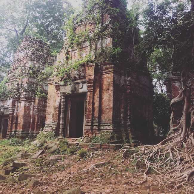 コーケー遺跡群のプラサットプラム寺院です。