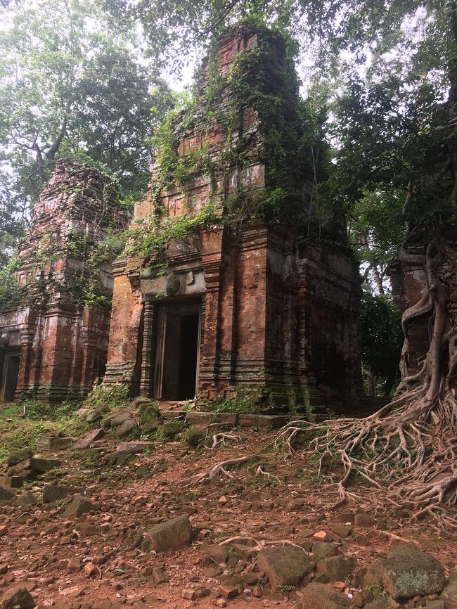 コーケー遺跡群のプラサットプラム寺院です。