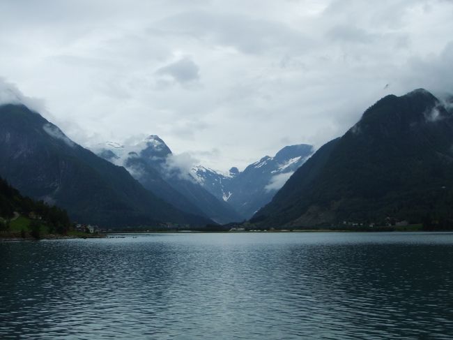 ホテルまでは数キロあり、博物館でありたことを後悔しながらも歩きます。