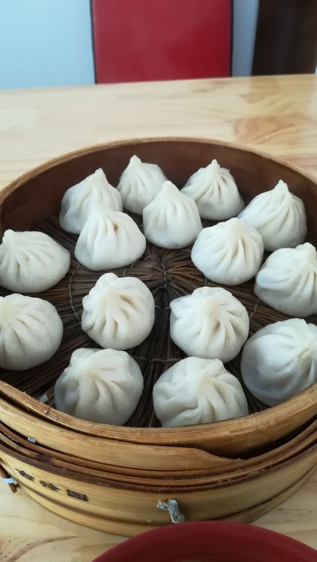 小籠包３０元。食べようと思えば完食できましたが、少し残してしまいました。原味小籠包です。