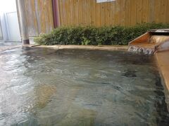 飯田の「ほっ湯アップル」という、プールも併設する温泉センターで入浴です。こういう温泉センターはその多くが塩素の臭いがするものですが、ここはph10.2というヌルヌルのアルカリ泉が掛け流しなのです。とてもいいお湯でした。