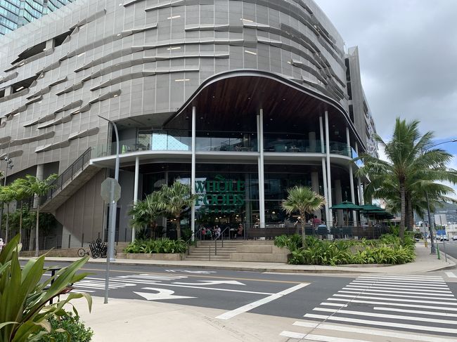 レアレアトロリーのダウンタウンラインに乗って、ホールフーズに来ました。<br />あれもこれも欲しいものがありましたが、この後出雲大社に向かうため、最低限のものだけ買って、またトロリー停車場所へ。