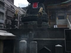 　高岩寺の近くに真性寺があります。
　本堂の近くにある「銅造地蔵菩薩坐像」は、江戸六地蔵の一つとなっています。