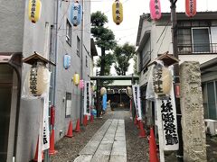 まずは、飯田橋駅から小石川諏訪神社へ。