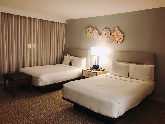 改装といえば、今更だけど今回の部屋は改装が終わったばかりのケアロヒラニタワーの部屋でとても広くて快適でした。<br />