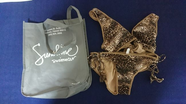 サンシャインスイムウェアで買った水着です(^-^)大人ぽい女の子にあげるので、似合ってくれると嬉しいですねぇ～(^-^)v