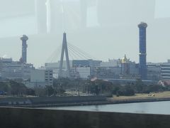 大阪手前で海側に派手な塔とお城みたいなのが見えたので
ユニバーサルスタジオかと思ったら、ゴミ焼却場でした(^^;;