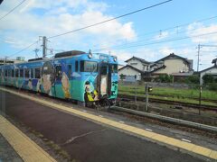 ３つ目の後藤駅。
上り列車と行き違い。
鬼太郎列車を先頭に