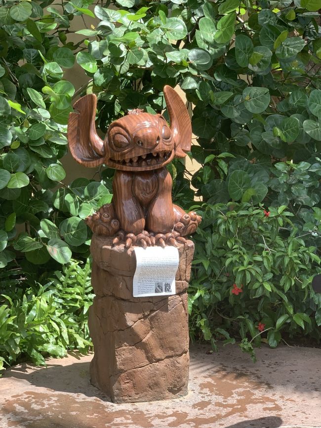 スティッチの像。