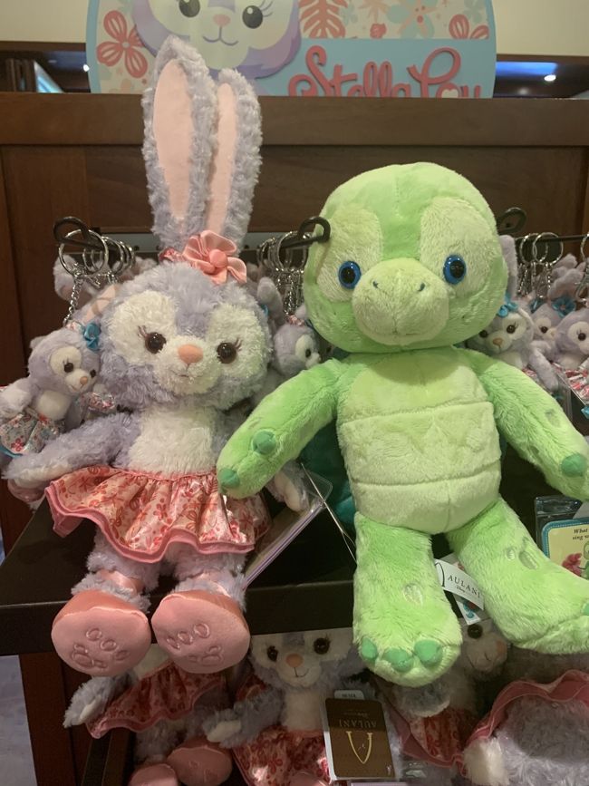 このウサギもお持ち帰り。<br />妹とLINEをして、大きめのダッフィ、ダッフィの彼女、亀、ウサギにキーホルダータイプを5体くらい購入しました。<br />大きい紙袋2袋を持って、帰りのバスに合わせてホテルを出ます。