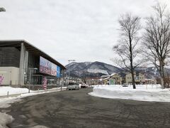 翌日、温泉を目指して田沢湖駅にやってまいりましたー。