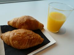 一日目（9月1日）

羽田空港のカードラウンジで軽く朝食を頂きました。