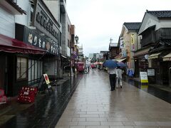 あいにくの雨でしたが、せっかくなので輪島朝市に行ってみました。

