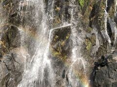 近くで気軽に行ける観光ということで大川の滝へ。薄っすらと虹が見ました。
