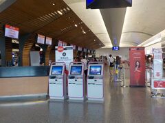 桃園国際空港に到着。

チェックインカウンターはとても空いていました。