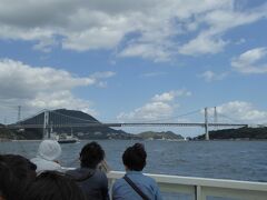 関門連絡船で門司港から対岸の下関へ。
約5分の船の旅…関門大橋もきれいに見えました。