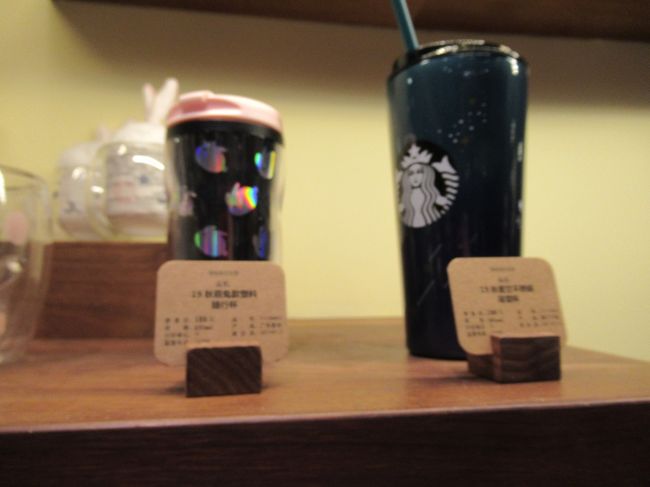 桜グッズも少しだけ残っていて、日本ほど限定グッズに興味がないようです。<br /><br />グッズ編はこれにて終了です。<br />写真が見つかり次第追加するかもしれません。