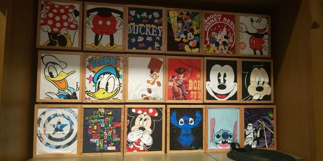 Tシャツの柄が出てました。<br />お目当てが見つけやすい。<br />これはディズニータウンですが、ディズニー内にもありました。
